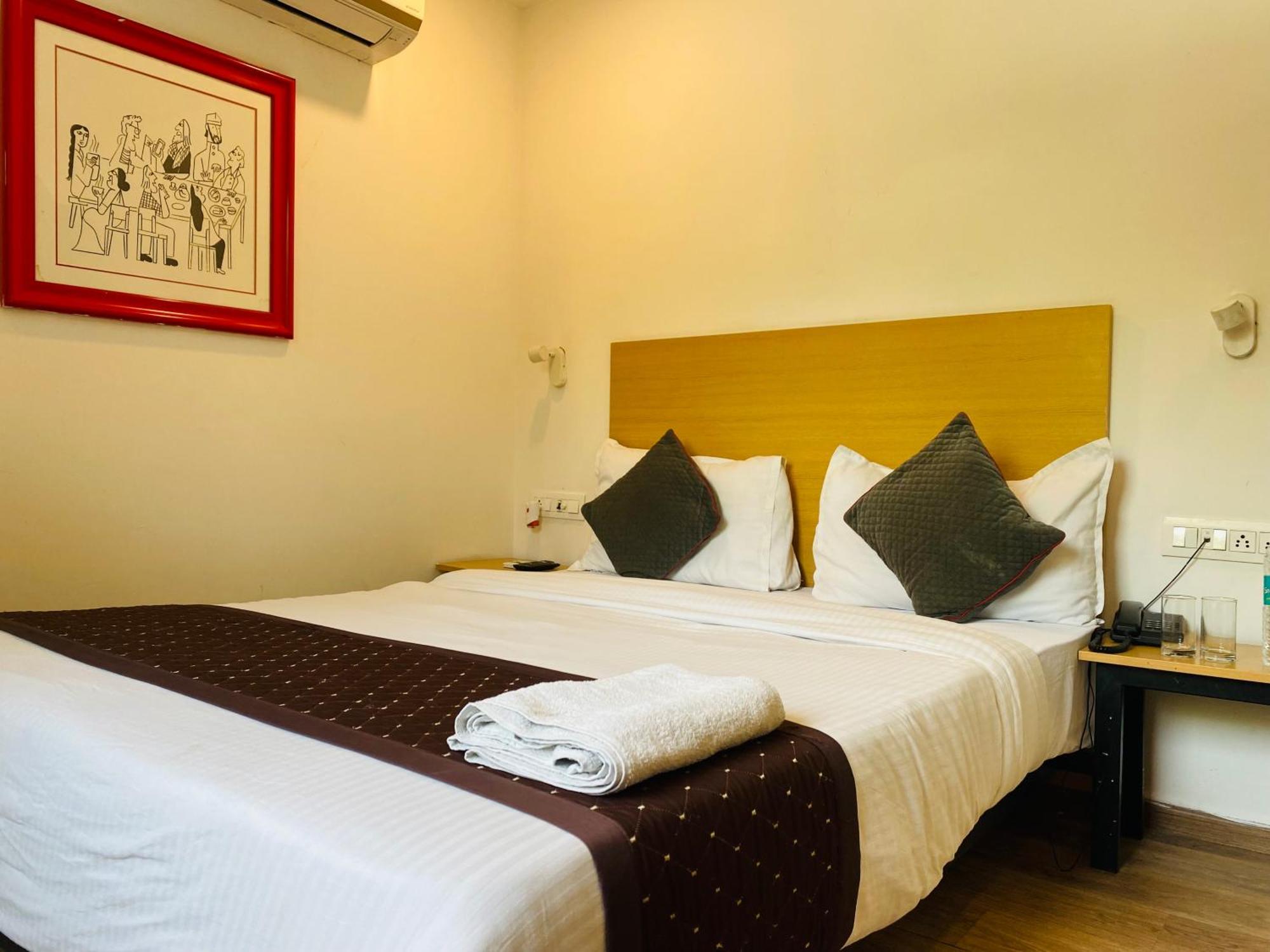 Qotel Hotel Ip Residency East Delhi Preet Vihar New Delhi Exterior photo